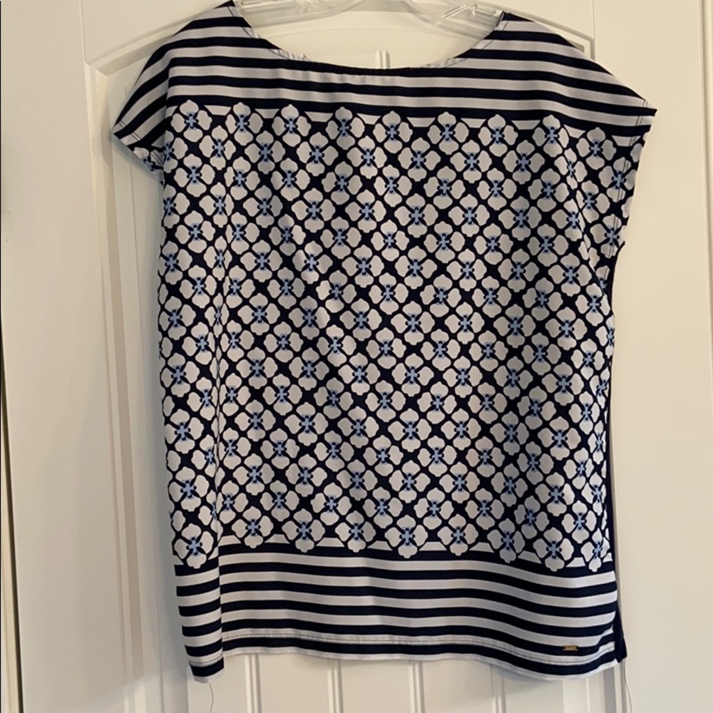 Tommy Hilfiger cap-sleeve top. Size L.